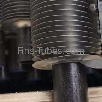 DELLOK درجة الحرارة أنابيب زعانف الفولاذ الكربوني أنابيب زعانف مضمنة 0.3-1.2mm الضغط 1.0MPa - 4.0MPa